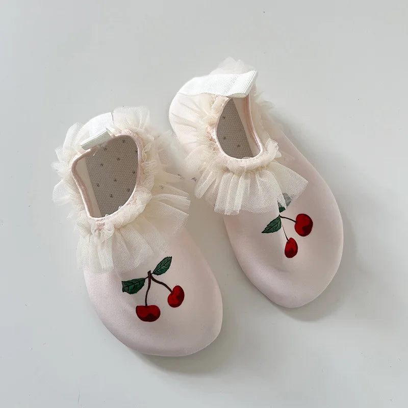 Aquashoes fille motif Cerises beige – bout fermé protection orteils sable coquillages