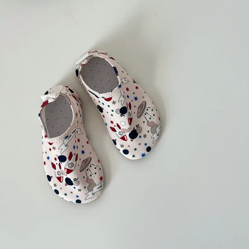Chaussures eau fille motif Espace – cadeau naissance idéal vacances famille plage
