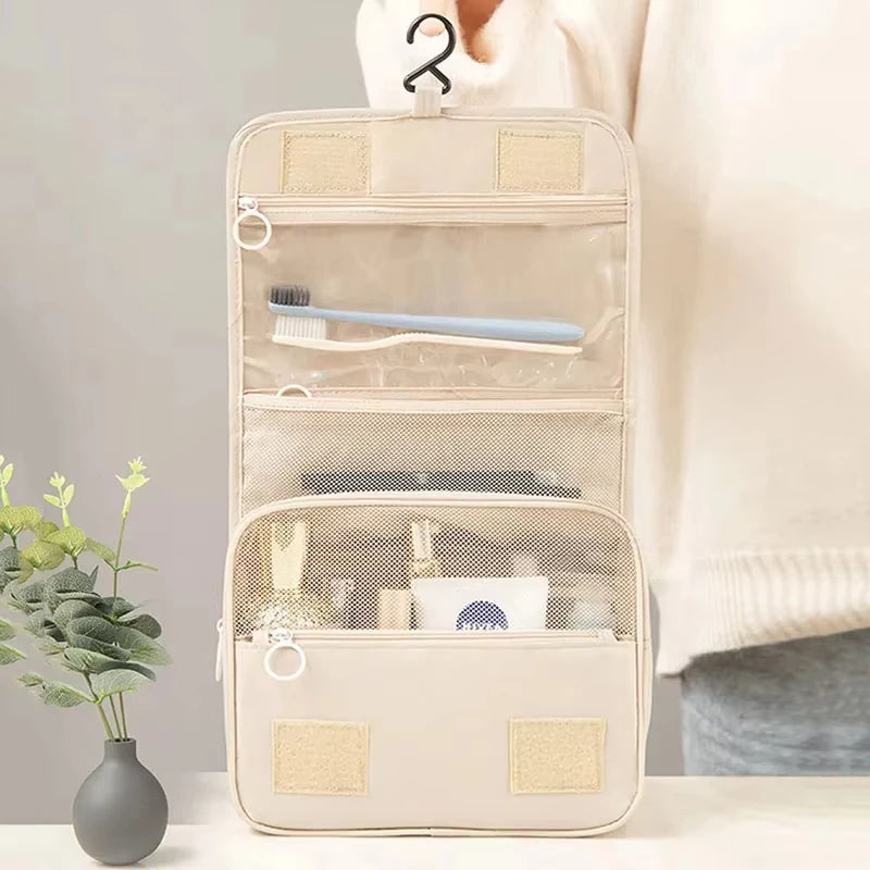 Trousse toilette suspendue dépliée – multi-poches cosmétiques maquillage flacons brosses rasage